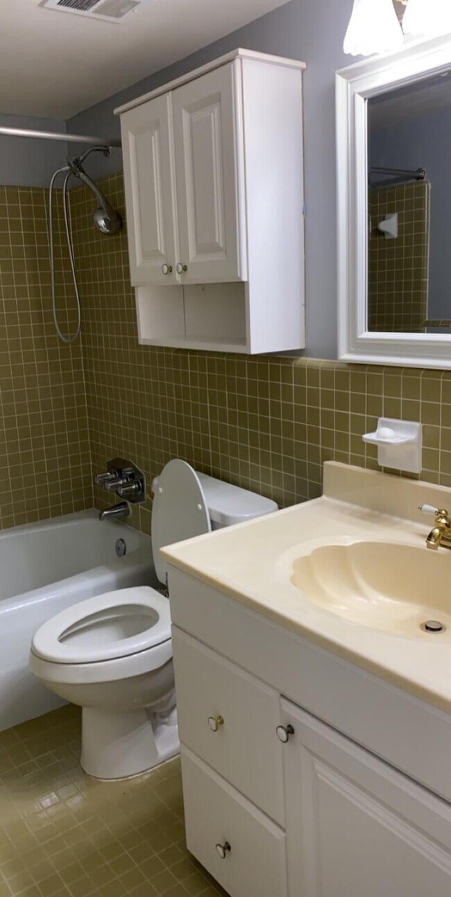 2 bedroom in Jacksonville FL 32216 Townhouse for Rent in Jacksonville