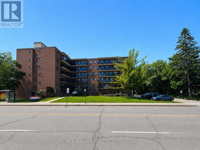 Building Photo - 550 King St