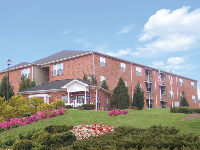 Building Photo - Grand Summit Apartments