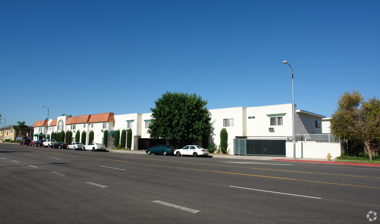 Primary Photo - Darby Gardens Apartment