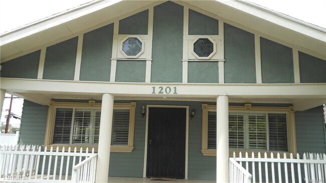 Foto del edificio - 2 br, 1.5 bath House - 1201 Sanborn Ave