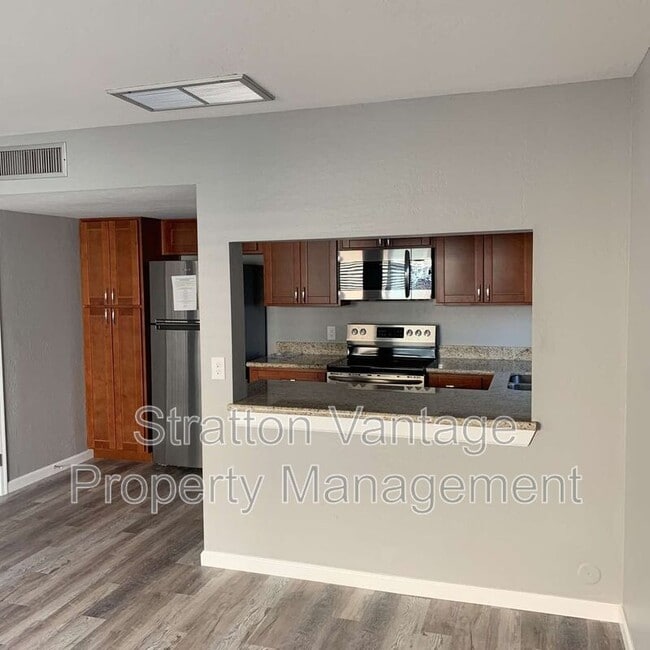 Building Photo - 846 N Stapley Dr