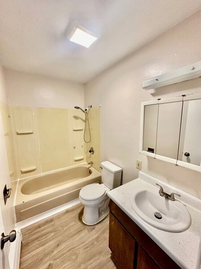 Foto del edificio - 3932 E 9th Ave