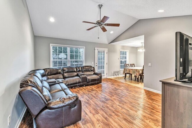 Foto del edificio - 155 Woodgreen Ln