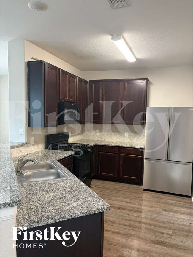 Foto del edificio - 15141 Meadow Glen S