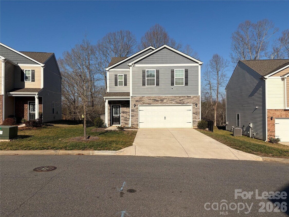 Foto del edificio - 4119 Village Blvd NW