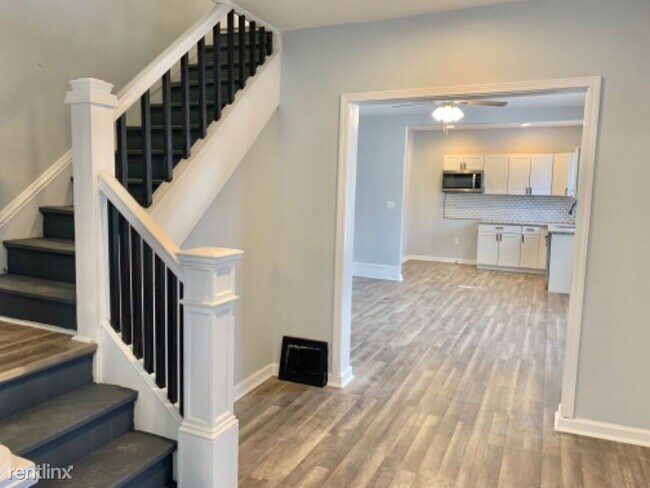 Building Photo - 3 br, 1 bath Townhome - 8002 Lake Ct