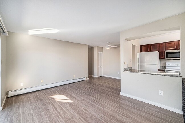 Foto del edificio - Updated 2 Bed 1 Bath Townhome in HAMPDEN V...