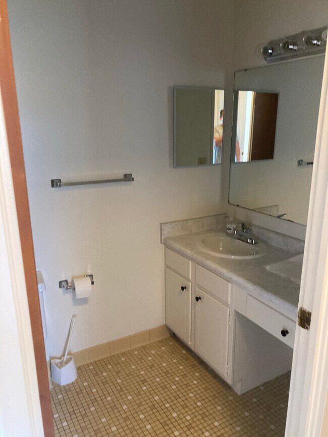 Foto del edificio - 2 bedroom 1.5 bath ground level