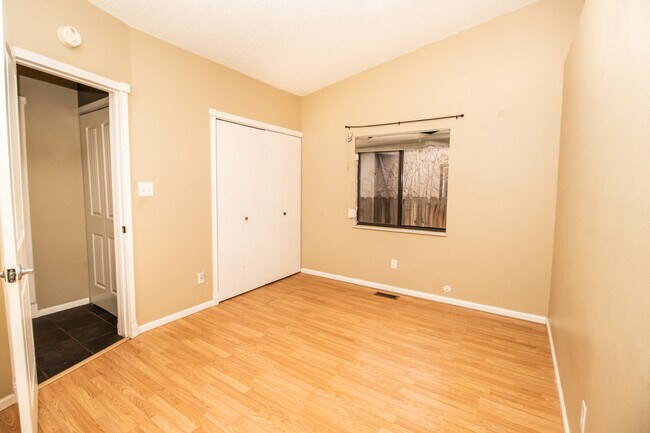 Foto del edificio - 5742 Stoney Pass Dr