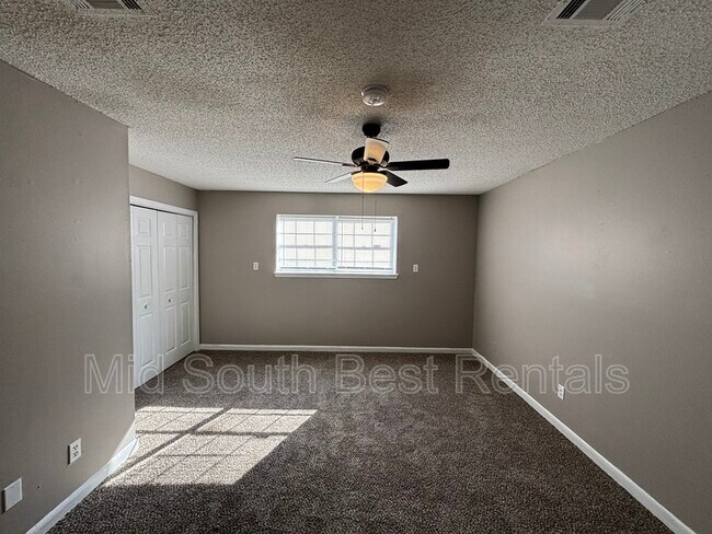 Foto del edificio - 125 Almond Cove