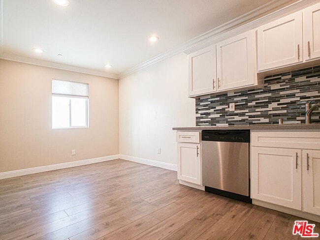 Building Photo - 965 N Wilton Pl