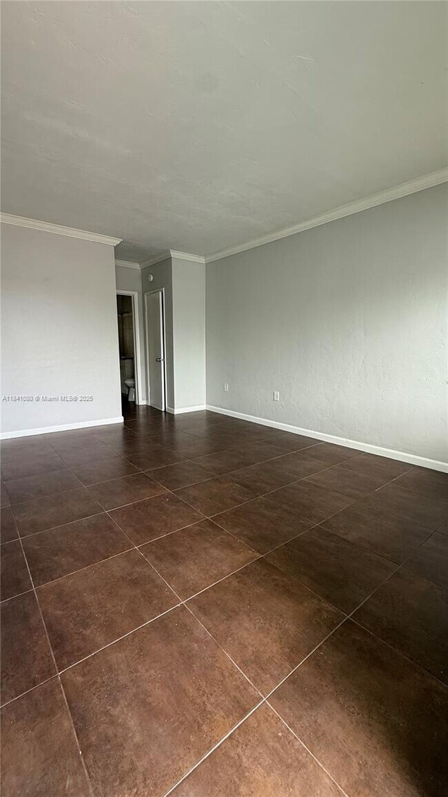 Building Photo - 521 NE 82nd Terrace