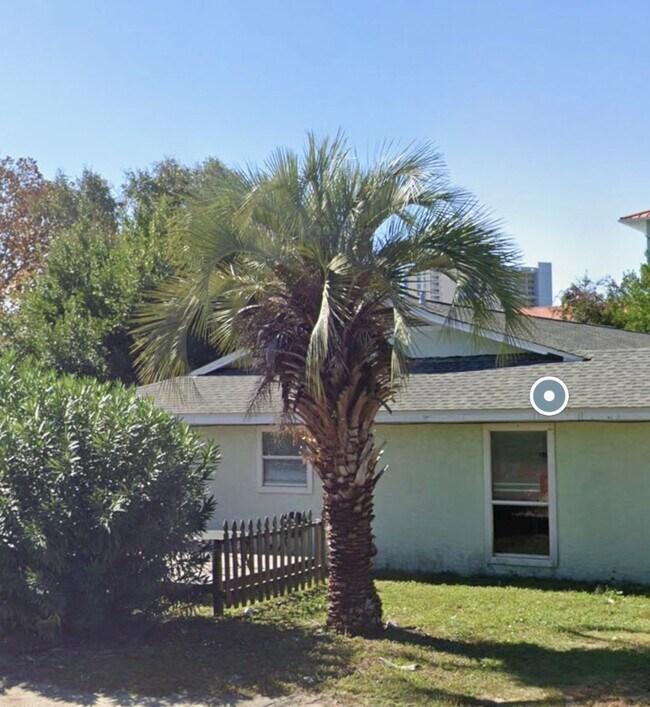 Building Photo - 214 San Vincente St