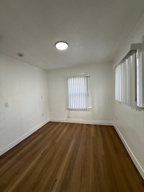 Foto del edificio - 219 W 53rd St