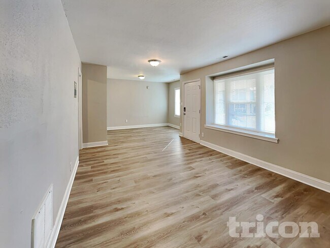 Building Photo - 2801 Attaberry Dr