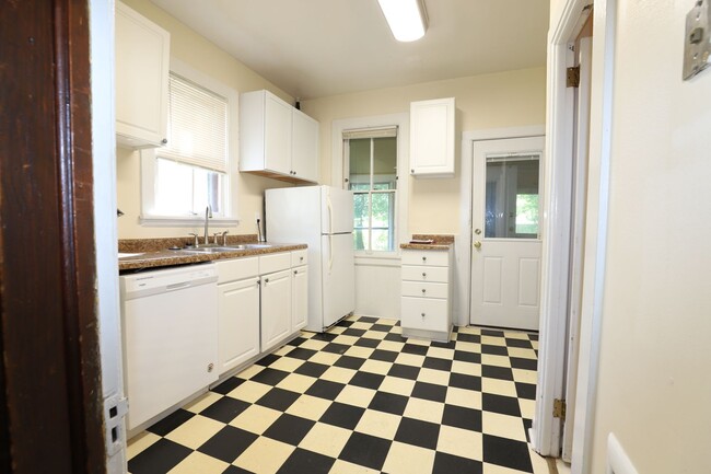 Kitchen - 414 S Mills St