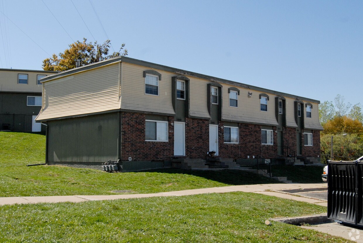 Green Village Townhomes Apartments Kansas City, MO