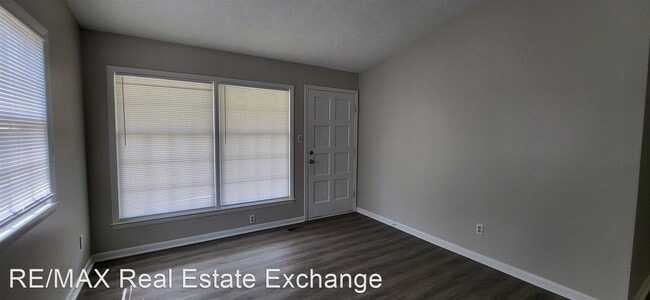 Building Photo - 3 br, 1 bath House - 1304 E. 9th Street