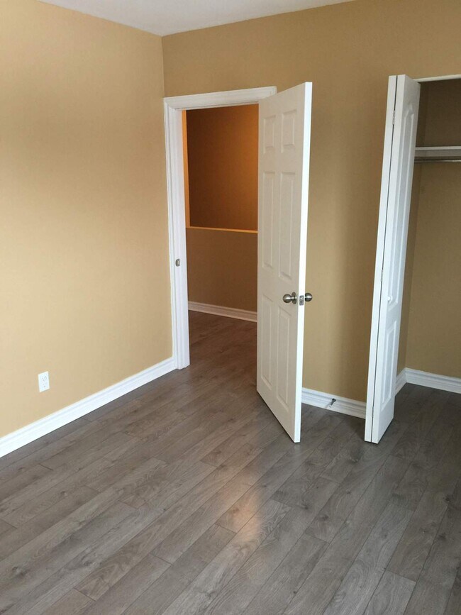 Photo du bâtiment - 330-598 Oakwood Av