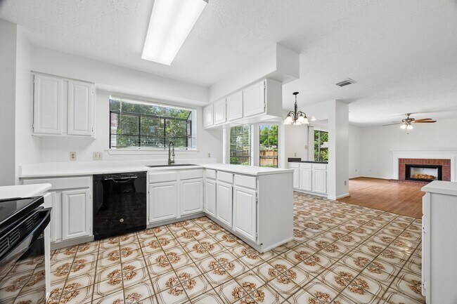 Building Photo - 15251 Kelbrook Dr