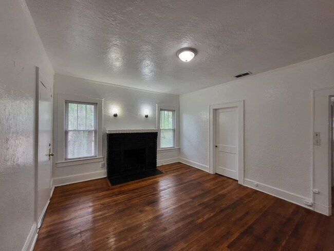 Foto del edificio - 4548 Notter Ave