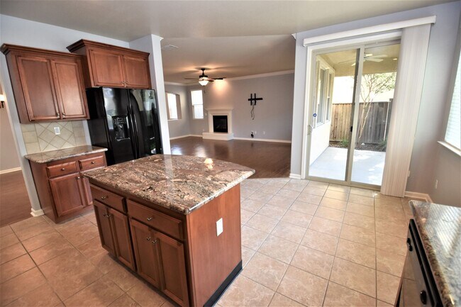 Foto del edificio - 3303 Southerland Rd