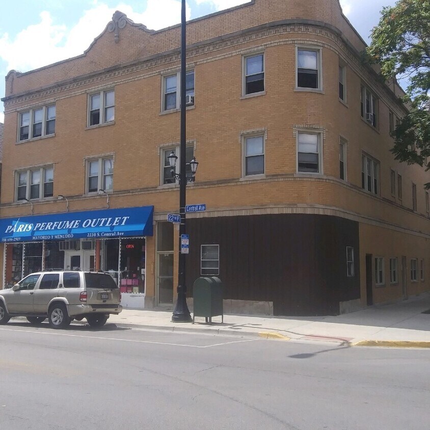 Foto principal - 2228 S. Central Ave.