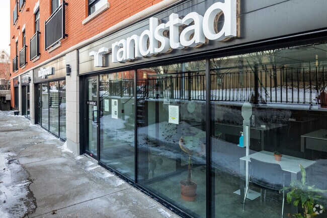 Building Photo - 450-460 Rue Saint-Charles O
