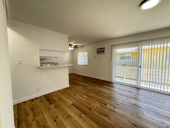 Foto del edificio - 14443 Dickens St