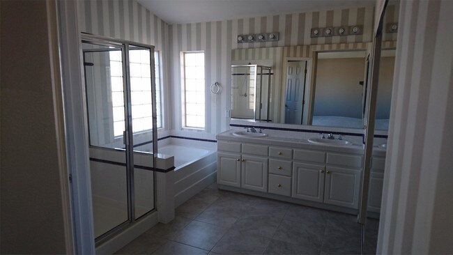 Building Photo - 8238 San Ramon Dr