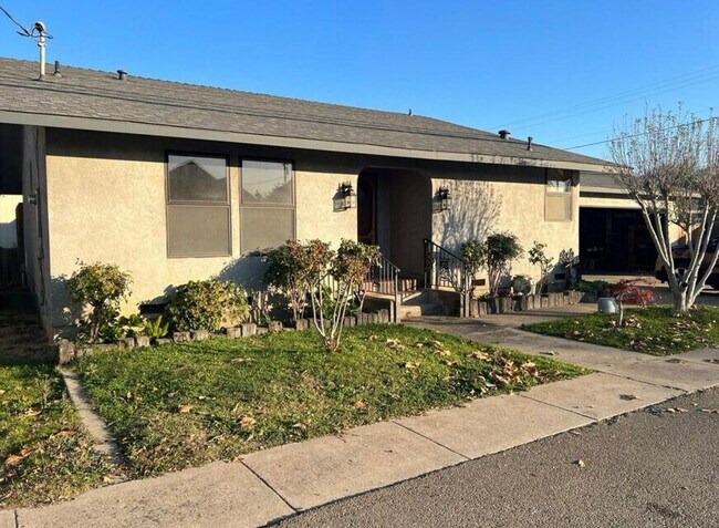 Frente de la casa - 17364 N Bruella Rd