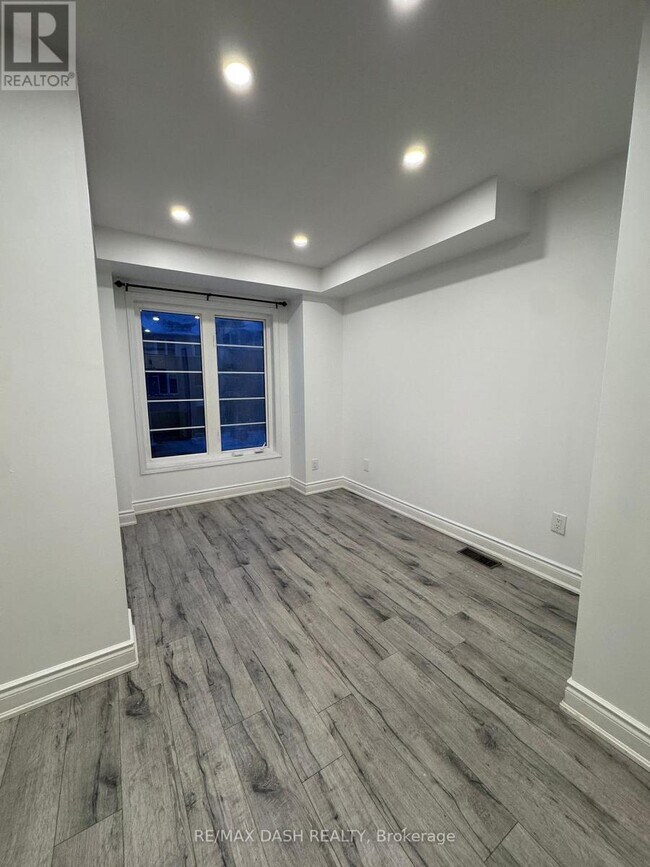 Building Photo - 16 Thornharrold St