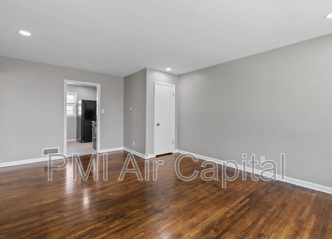 Foto del edificio - 6125 E Boston St