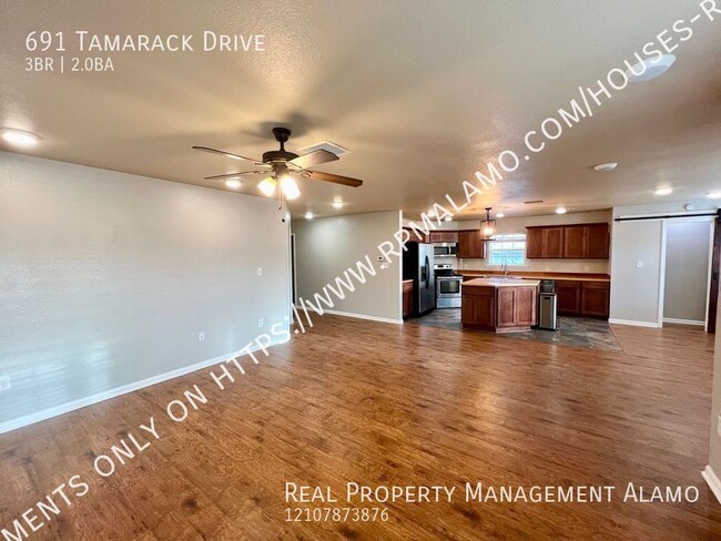 Building Photo - 691 Tamarack Dr
