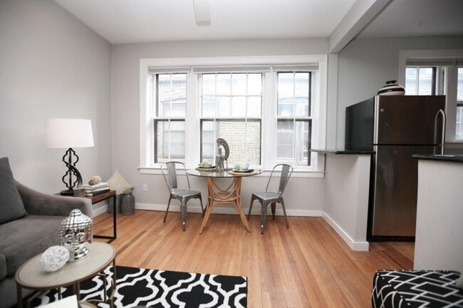 Building Photo - 2 bedroom in Chicago IL 60657
