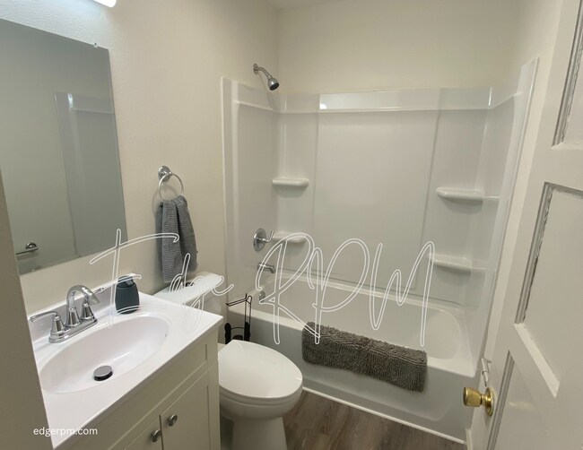 Foto del edificio - NOW AVAILABLE! Charming 2-bedroom in Water...