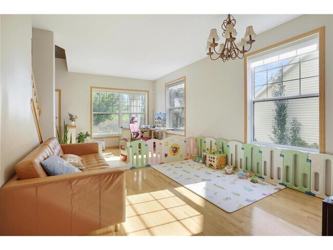 Foto del edificio - 5325 Empire Ln N
