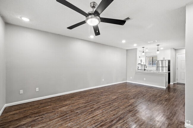 2 habitaciones, 2,5 baños - 921 pies cuadrados - Sala de estar - The Arts Apts At South Austin