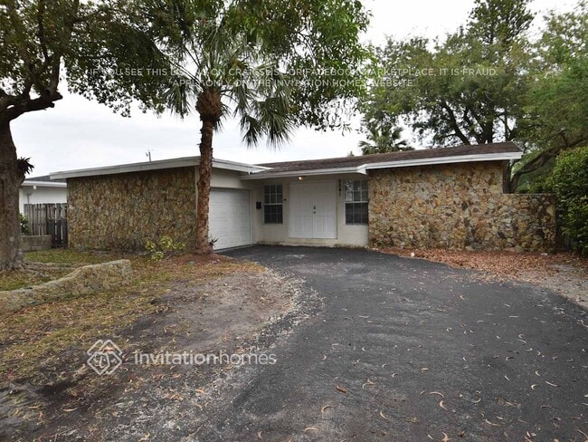 Building Photo - 8841 NW 21st Manor