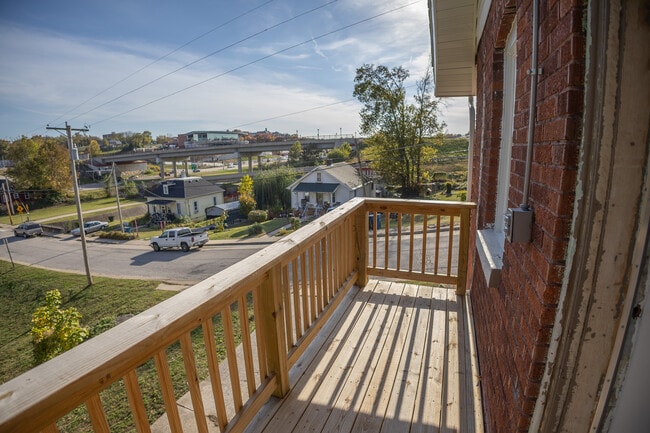 Building Photo - 421 Marshall St