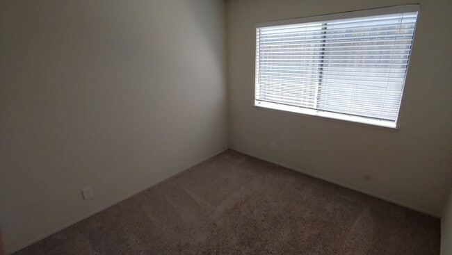 Building Photo - Beautiful Three Bedroom Two Bath Home with...