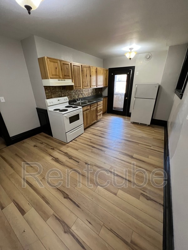 Primary Photo - 247 W 11th St
