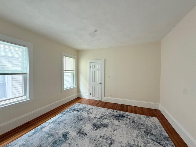 Foto del edificio - 186 Powder House Blvd