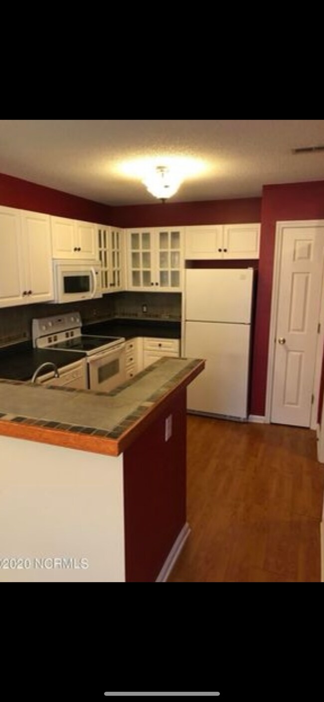 Foto del edificio - 517 Spring Forest Rd