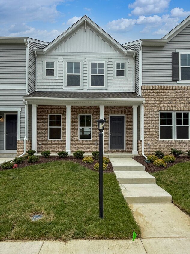 Foto principal - Brand-New 3-Bedroom Townhome in Sandston –...