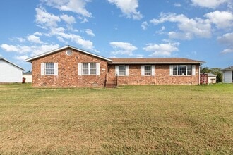 Building Photo - 1929 Sierra Dr