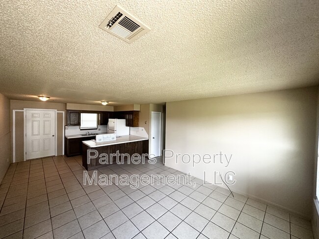 Foto del edificio - 111 N Pine Ave