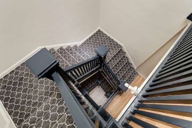 Building Photo - 681 Shatto Pl