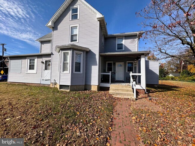 Building Photo - 430 Leconey Ave